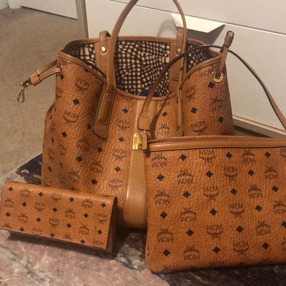 Authentic MCM extra large beautiful handbag - Picture 1 of 10